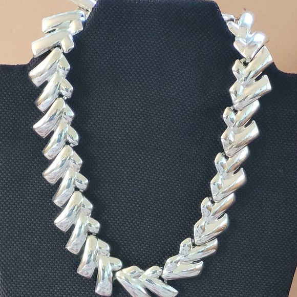 Vintage Ann Klein Silver Chevron Neclace - Statement Piece - Chevron - Picture 7 of 14